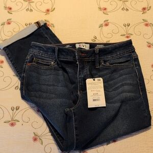EVI NWT Women's Dark Blue Cropped Jeans